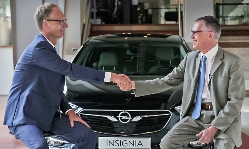 Генеральний директор Opel Майкл Лошеллер і генеральний директор PSA Group Карлос Таварес